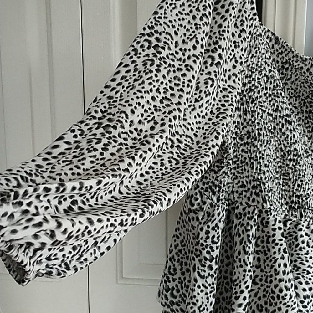 Simplee Plus Step Into Romper Abstract Animal Print 3X - Picture 7 of 12